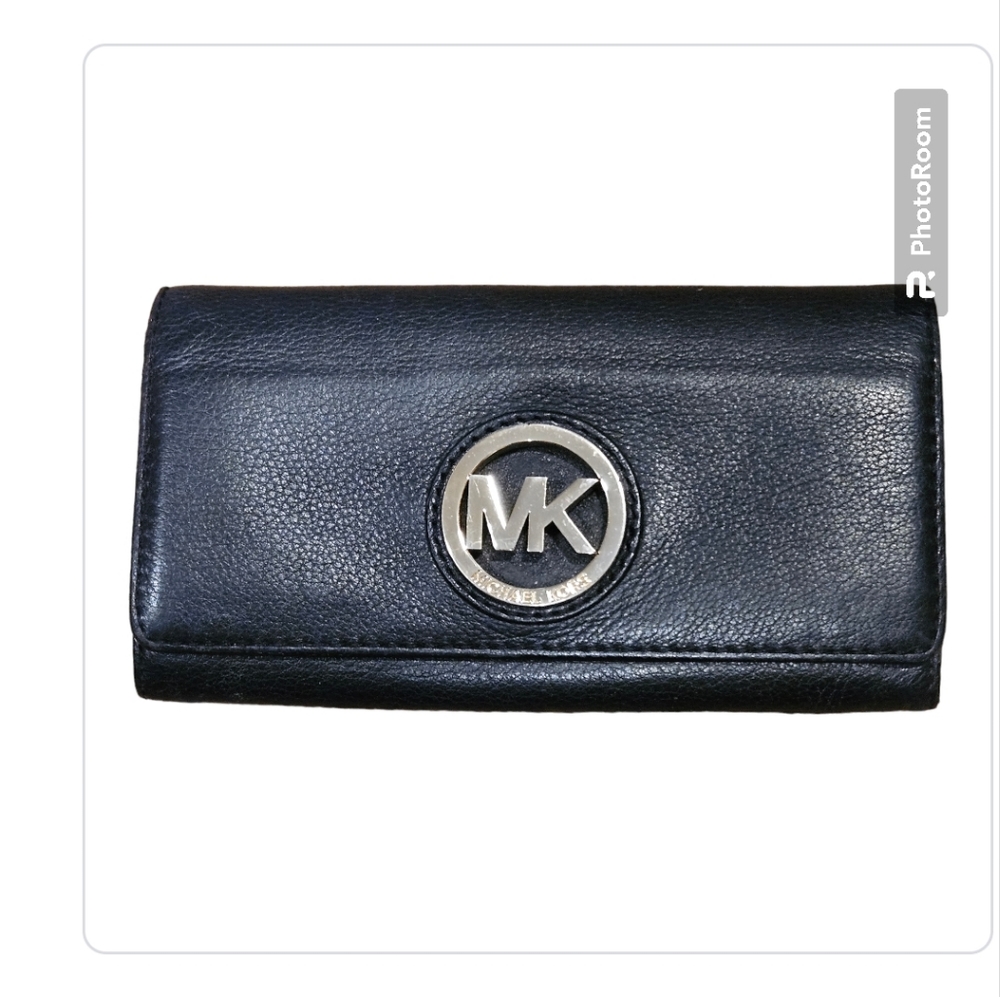 Michael Kors wallet. EUC in wonderful shape black